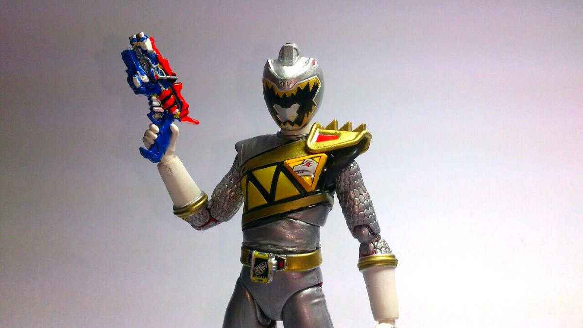 belle_togo's tweet image. フィギュアーツ改造
キョウリュウシルバー

前にfgに投稿した閃光のブレイブ
とりあえずシルバーの逞しいボディを再現してみました。
キョウリュウジャーブレイブのトリンは変身できないのかな

 #ニチアサフィギュア改造部 
 #造って遊ぼ