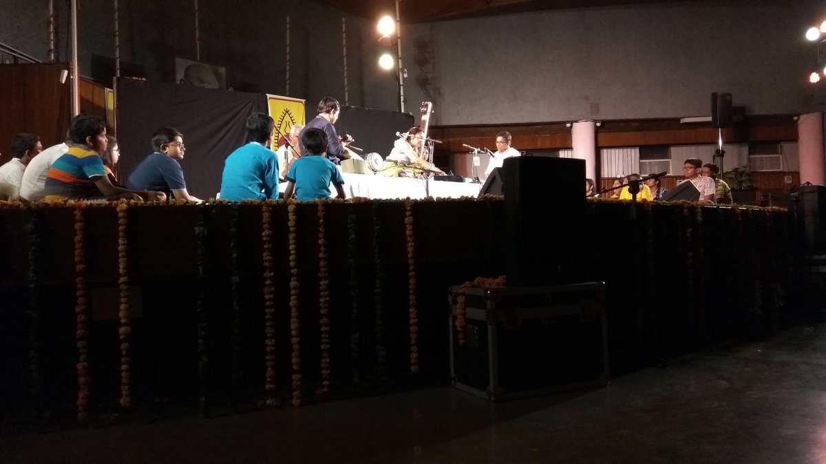 sreenindia's tweet photo. After the scintillating Bharatanatyam by guru Alarmel Valli, Guru Sudha Raghunathan starts with 'Ninnukori' @spicmacay #spicmacayintcon2017 https://t.co/J1N64WCcip