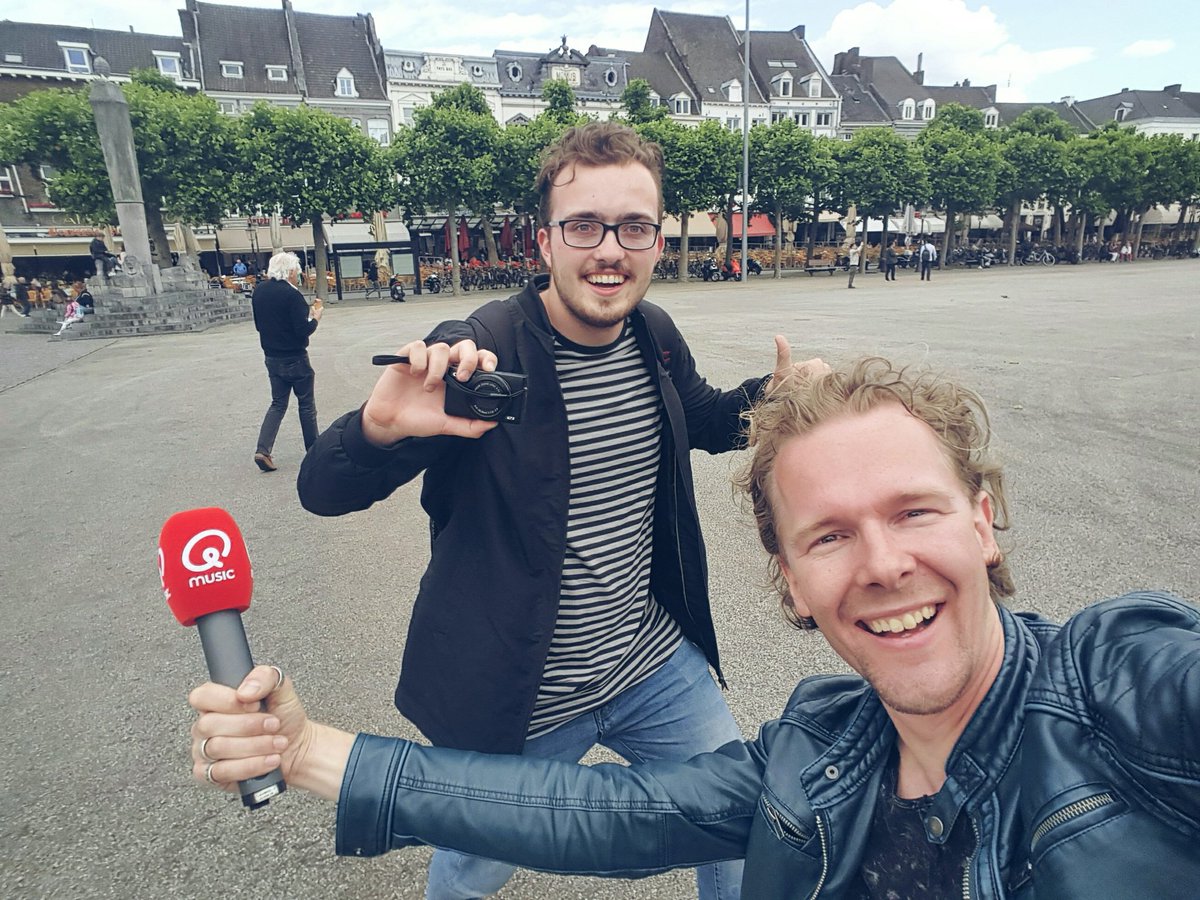 julesvanhest's tweet photo. Op pad met stagiair Jesse voor #Qmusic Limburg om een video te maken in het New York van Limburg: #Maastricht! 😃 https://t.co/WYCXjBOgEE