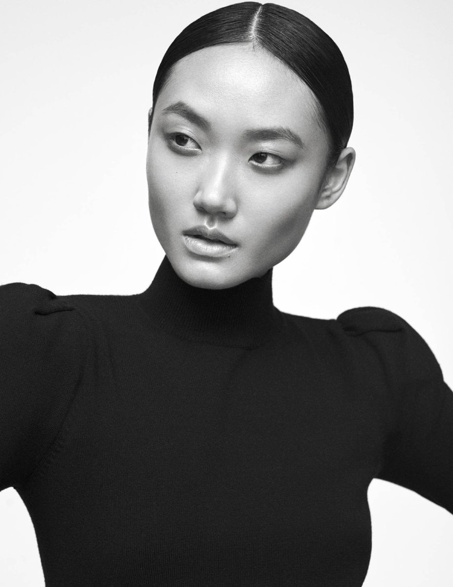 NewYorkModels's tweet photo. YIN/YANG ⚪️➕⚫️ #AshFoo plays Yin to #CheyeneCarty's Yang in stark black and white for @kinfolkmag No.24 by @ZoltanTombor #NYMMWomen https://t.co/vdDzWYDASW