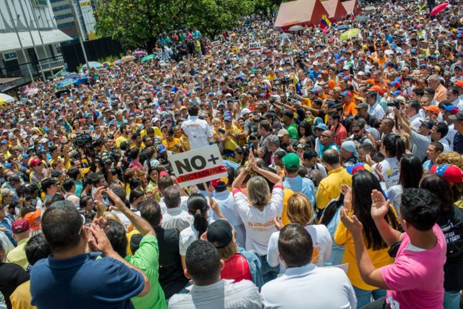ElNacionalWeb's tweet photo. Oposición marchará hacia el CNE en todos los estados del país https://t.co/CQOUU5pl47  https://t.co/wXwc7T5Qtg