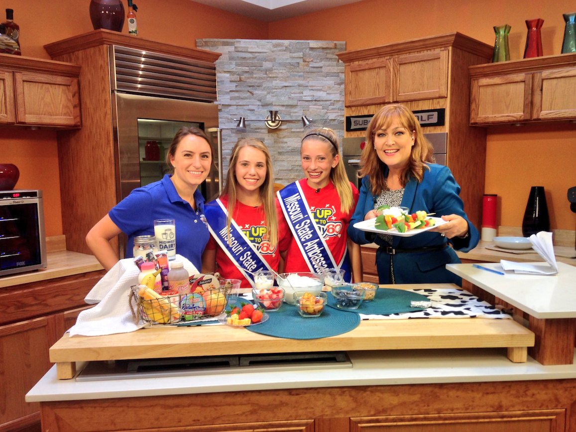 MidwestDairy's tweet photo. Now that school is out these @FUTP60 students &amp; @jcmackeyrd share on @FOX2now
how they #Dairy3forMe over the summer: https://t.co/KLTcrMFolk https://t.co/DLqoXFNjTu