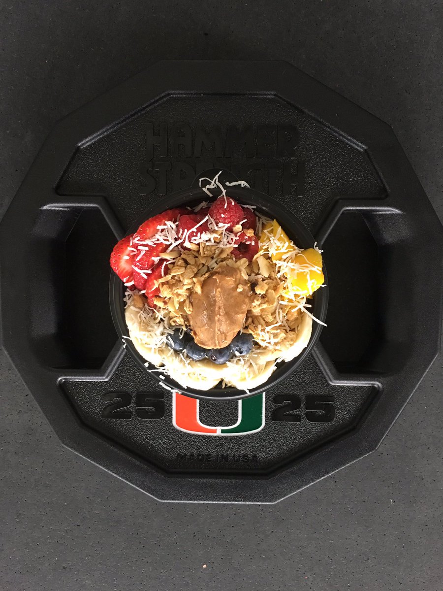 CaneFBNutrition's tweet photo. ⬇️ muscle soreness with superfoods! 🔋 Taking our work to a new level! #UGrind #UStrength #FuelUp @HammerStrength @CoachFelder @_Yirmeyahu https://t.co/7agnhCZnEn