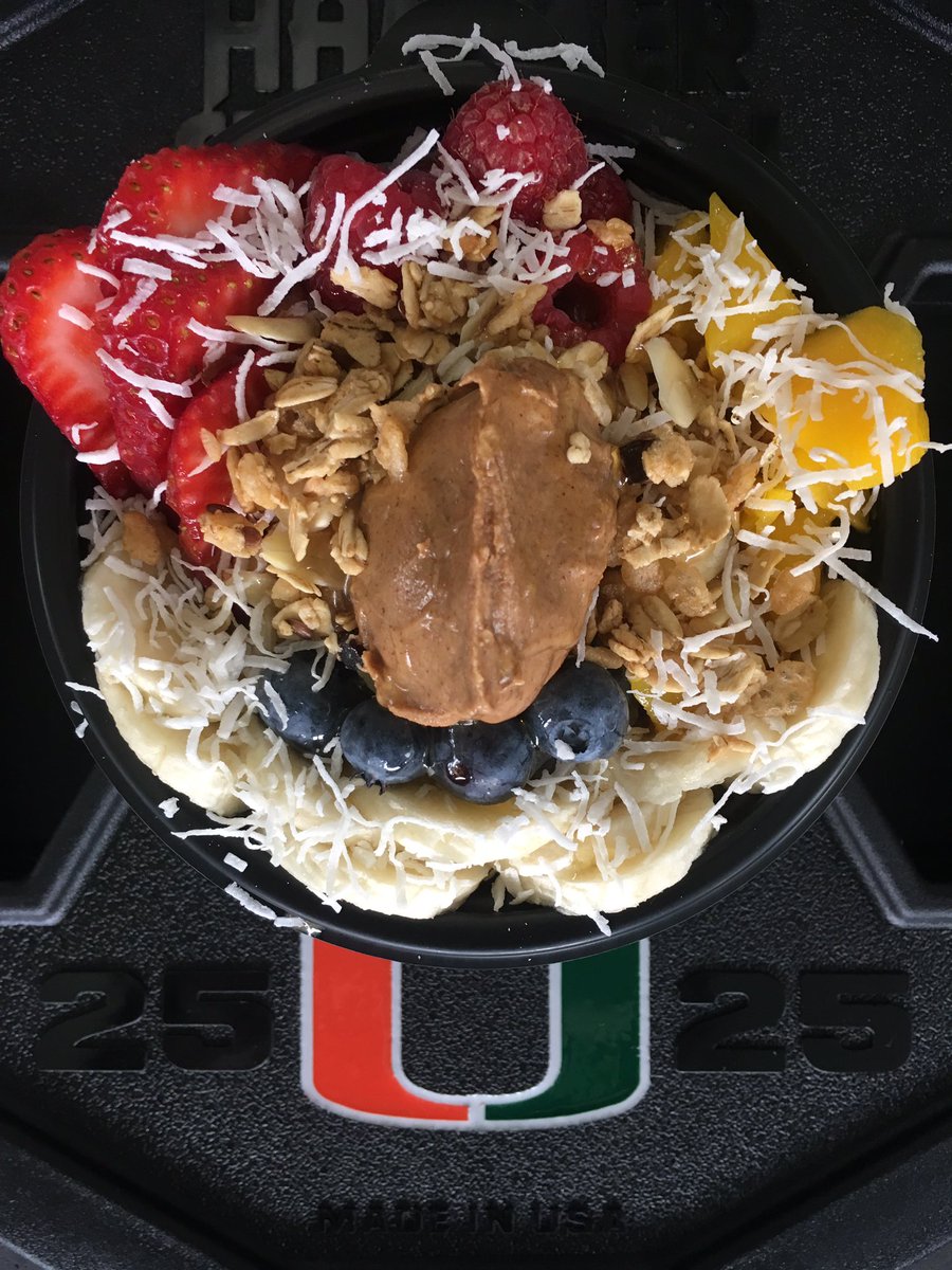 CaneFBNutrition's tweet photo. ⬇️ muscle soreness with superfoods! 🔋 Taking our work to a new level! #UGrind #UStrength #FuelUp @HammerStrength @CoachFelder @_Yirmeyahu https://t.co/7agnhCZnEn