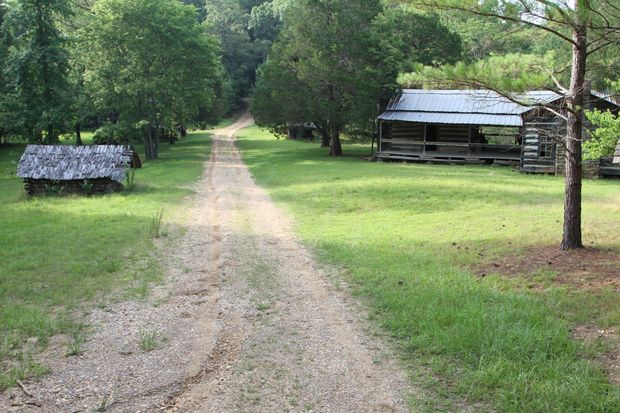 AlaHisCom's tweet photo. Overton Farm in Franklin County #Alabama is included in the 2017 #PlacesinPeril list! https://t.co/A4tTV2z4Ki #AlabamaHistory @al200 #al200 https://t.co/YMxpHETYmQ