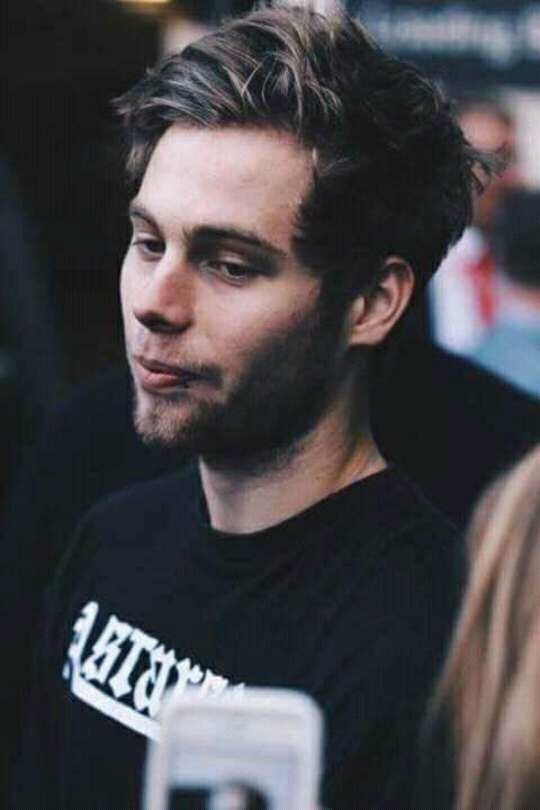 TT5SOSUpdates's tweet photo. #ChoiceMusicGroup  @5SOS 
Rt for Luke https://t.co/9BHmysERbN