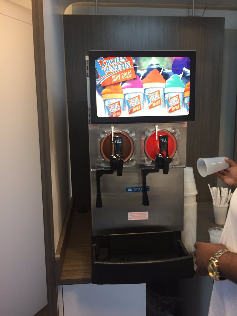 Xxxavierrrr's tweet photo. Why I love working at @active  slushies! #ACTIVECareers #BEAactive https://t.co/wGHhia3gkD