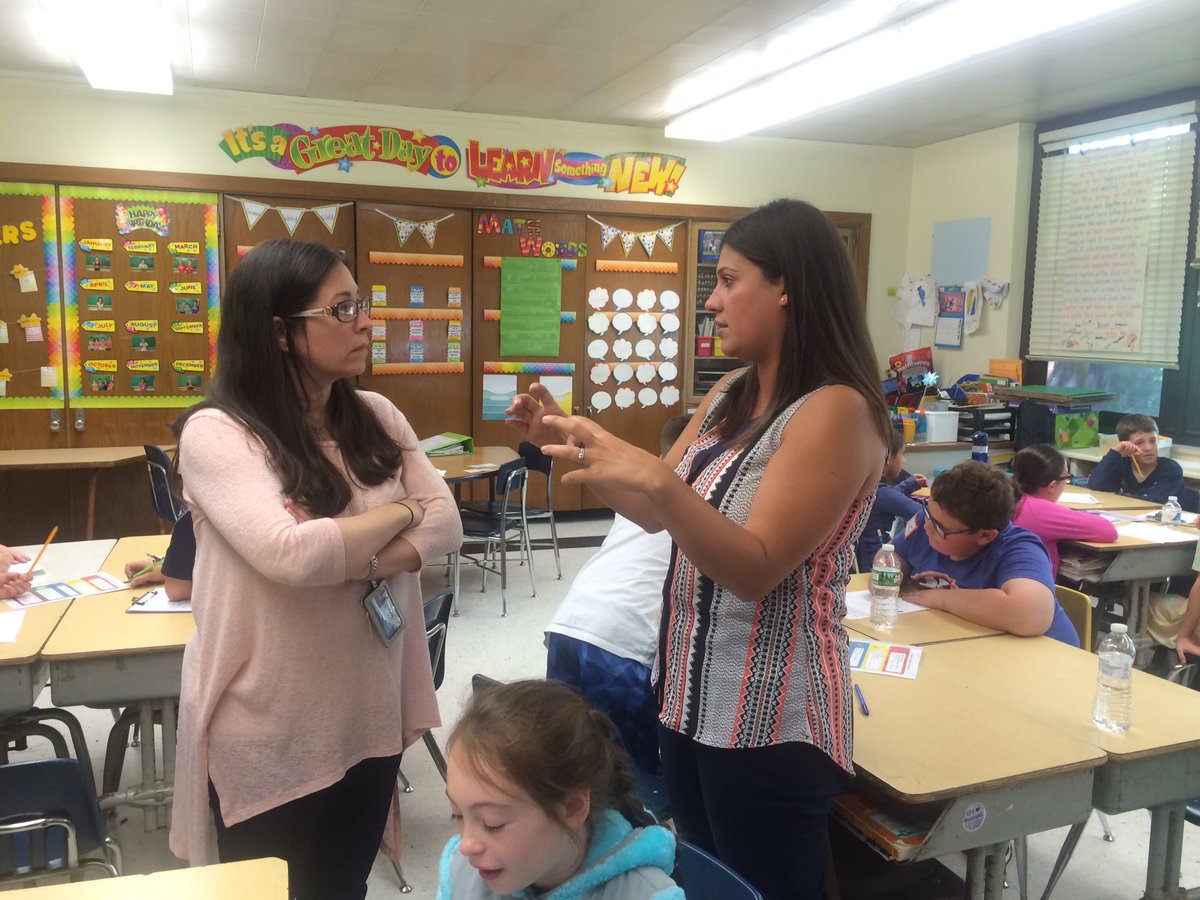 LWelchStorch8's tweet photo. Mathematicians at work from School 8 and School 4! True collaboration as students share their expertise!@FultonAve8 @JoannaKletter https://t.co/3puW5VGICJ