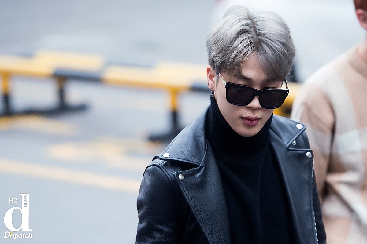 TextsHugot's tweet photo. How can a person be this beautiful? #CHIMCHIM https://t.co/CcDlFzkR1P
