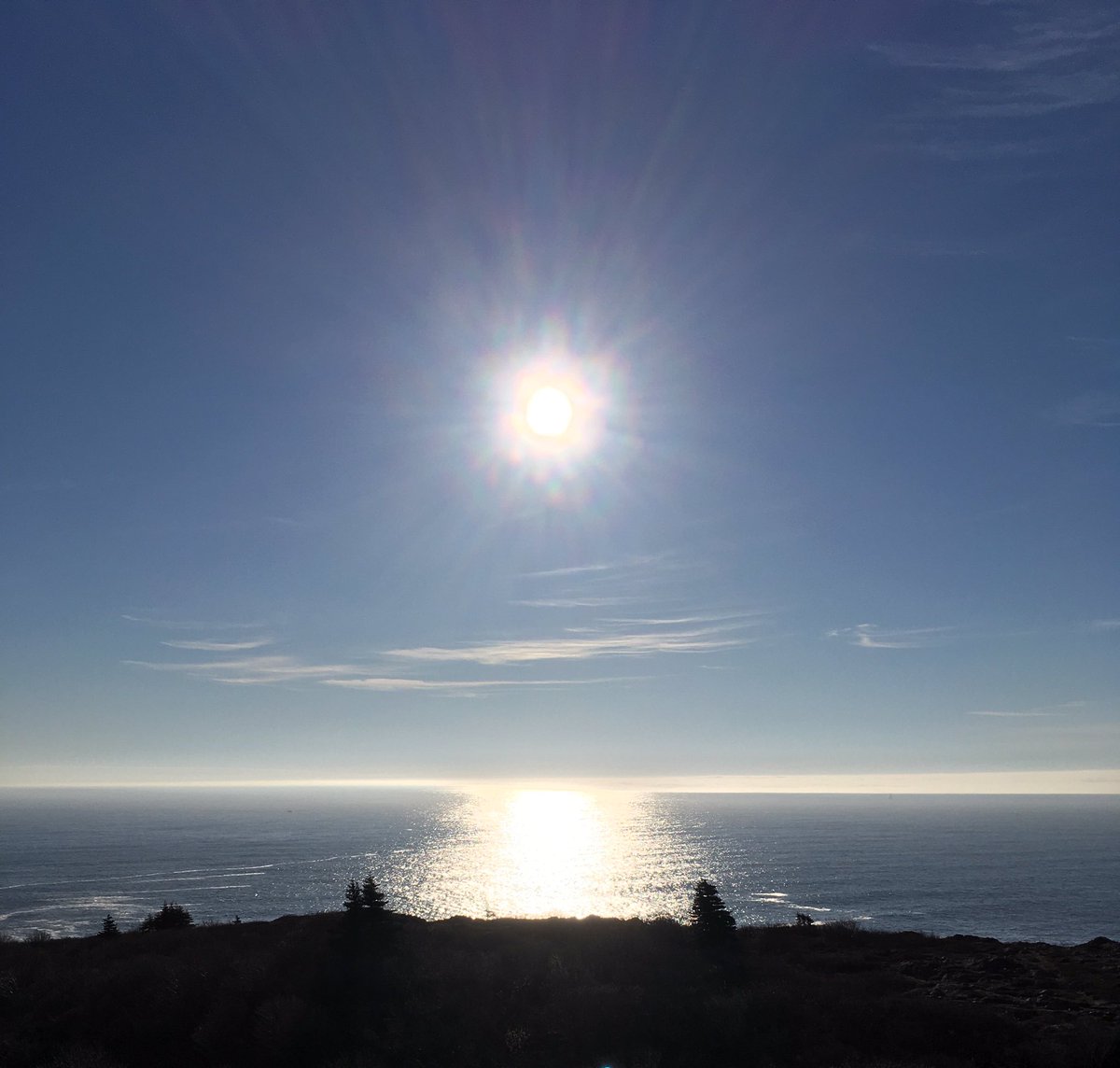 charleneoake's tweet photo. We see it first here   #sunrise #explorenl #signalhill  #newfoundland #stjohns #yyt https://t.co/lVPvsUiiXI