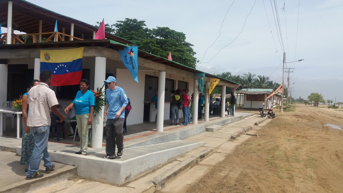 raullopezm's tweet photo. Ahora en Barlovento @TurismoMiranda haciendo entrega del Módulo de Servicios de Caño Copey. Otra obra de @hcapriles. #MirandaProductiva https://t.co/0rFqS1thcc