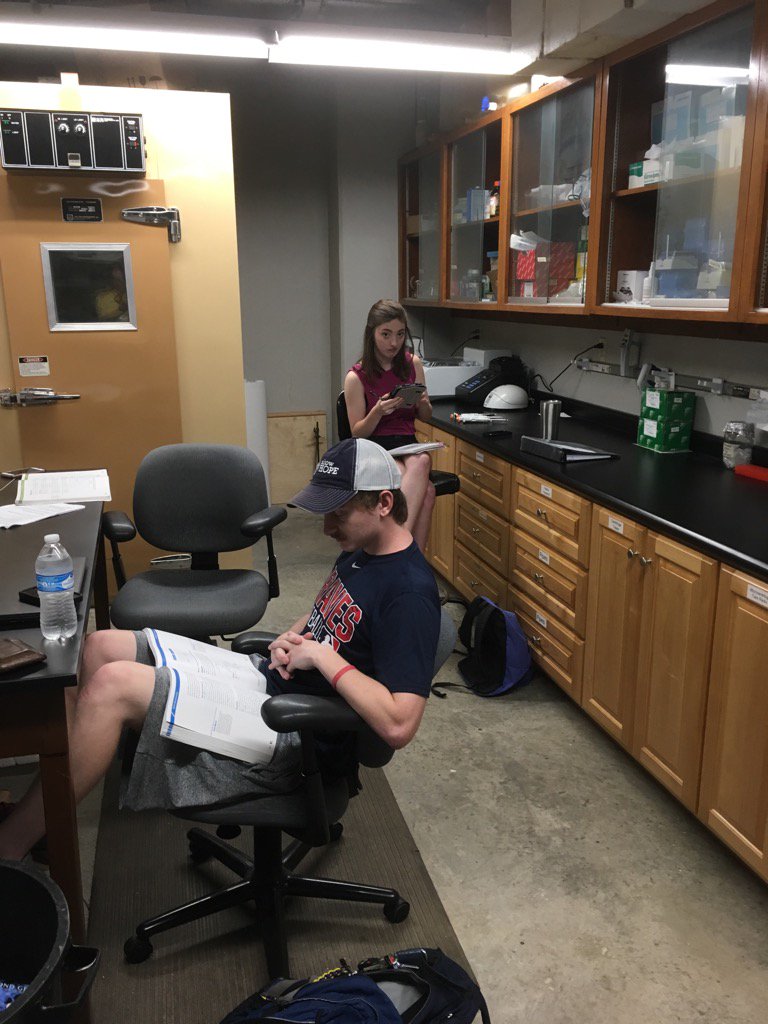 OBUNatSci's tweet photo. Hard at work on their research project.  @Ouachita https://t.co/W2gNYO95au