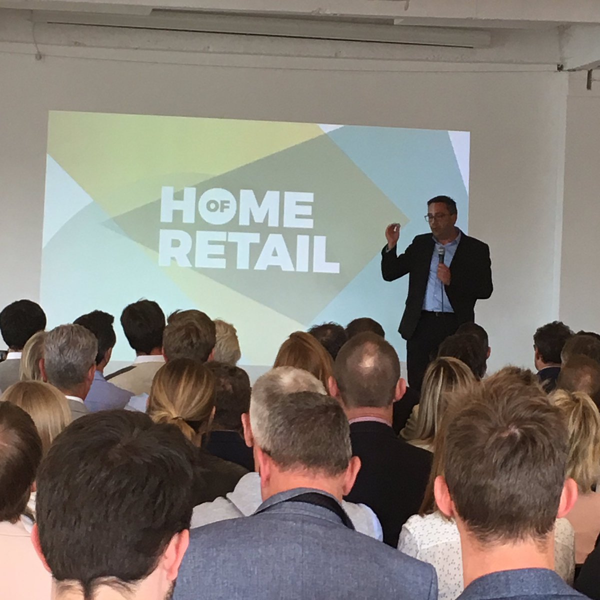 annmaes's tweet photo. #hor #homeofretail gelanceerd fijn initiating om de retail sector sneller sterker te maken. #ilike https://t.co/NOENrhbqPe