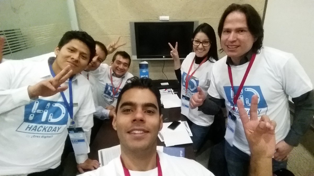 FranciscoAriza's tweet photo. Empezamos trabajo de innovación, la digitalización ya está aquí! #HackDay #Eresdigital https://t.co/HaHn6oTNj0