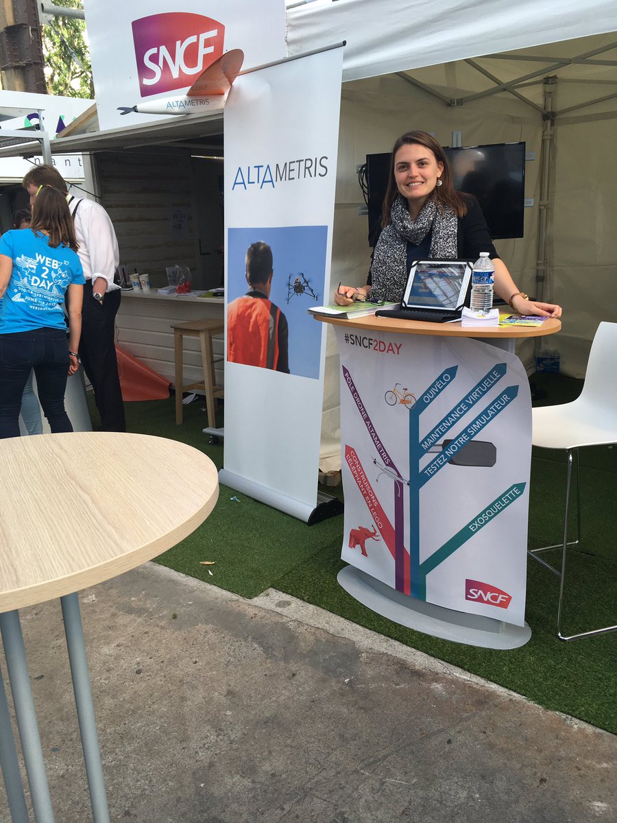 ProjetLNOBPL's tweet photo. Ravis d'avoir échangé avec vous sur le simulateur #LNOBPL et les autres innovations du groupe #SNCF2DAY https://t.co/JzLEMu5jLq