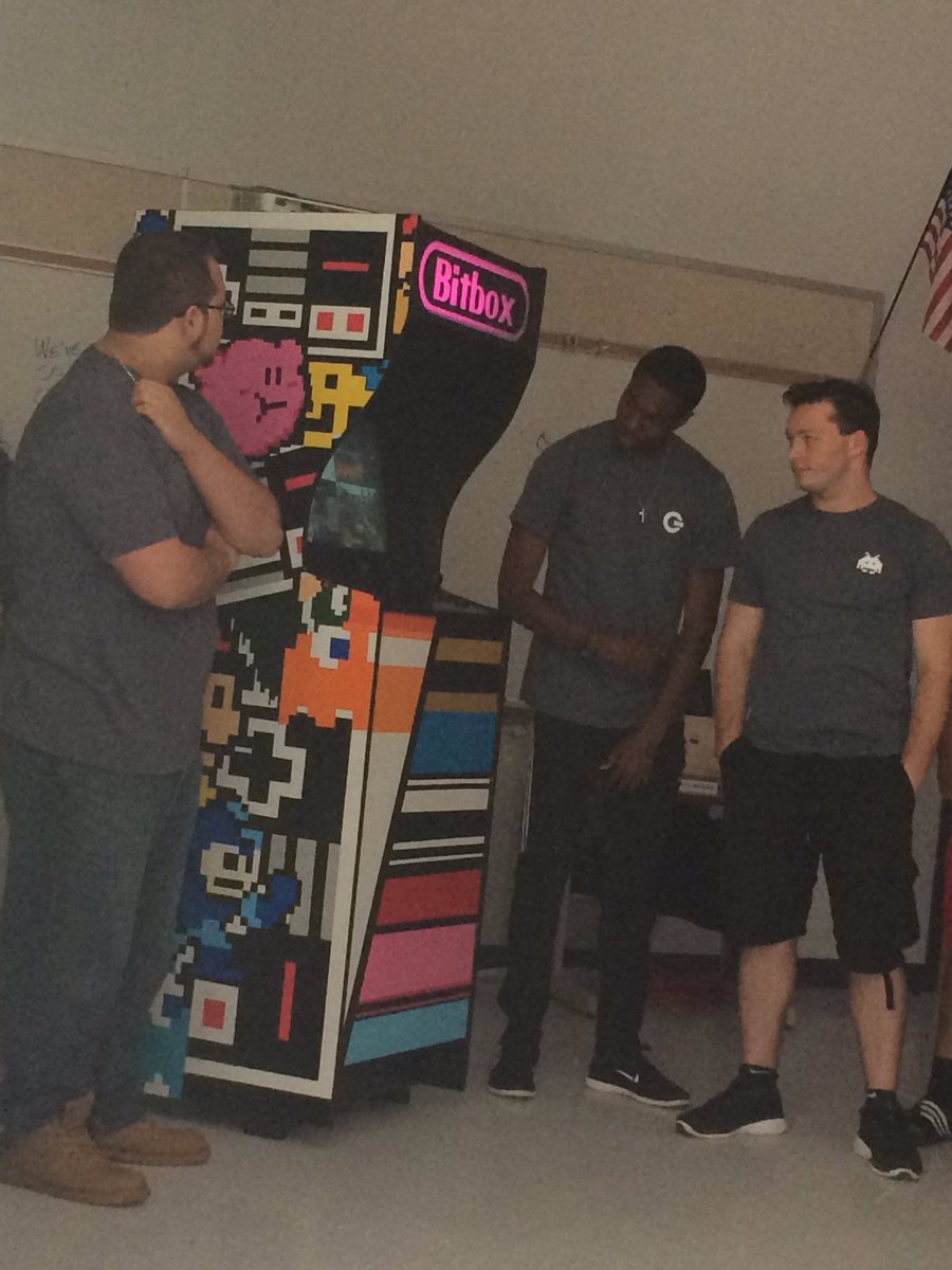 KEllisFoster's tweet photo. Kudos to the work by students &amp; Mr. Cline. A real world setting, w/students excited &amp; creating amazing projects. https://t.co/GZtfsBxuKH