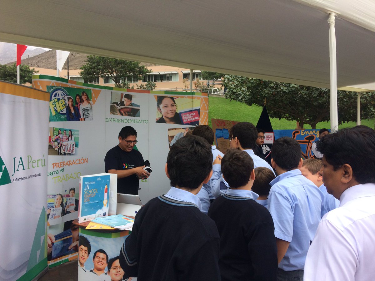 JA_Peru's tweet photo. @JA_Peru en la #FeriaTech del colegio @ColegioSanPedro #inspiringyouth https://t.co/Pb8m7SFsDu