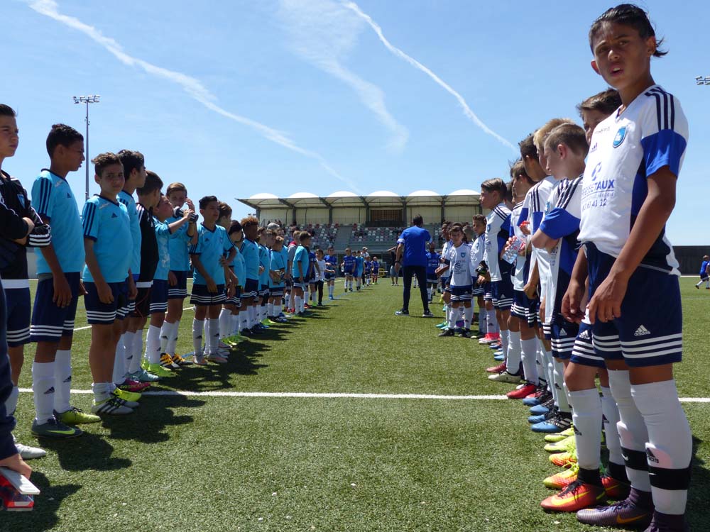 FCCMfoot's tweet photo. Signature cet apm du partenariat OM-@FCCMfoot avec la présence d'un @jheyraud très sollicité par les jeunes du FCCM #nextgeneration https://t.co/YZrOnCHmTz
