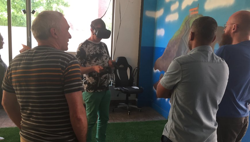 BeitxuStudios's tweet photo. Alumnos de @ArmeriaEskola probando #MachiningVR, nuestro taller de mecanizado en #realidadvirtual. #VR #Industria40 #Mungia #sartutabeitxu https://t.co/2Cp3gY4h8e