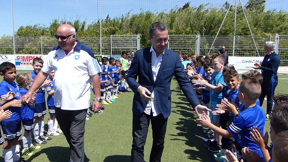 FCCMfoot's tweet photo. Signature cet apm du partenariat OM-@FCCMfoot avec la présence d'un @jheyraud très sollicité par les jeunes du FCCM #nextgeneration https://t.co/YZrOnCHmTz