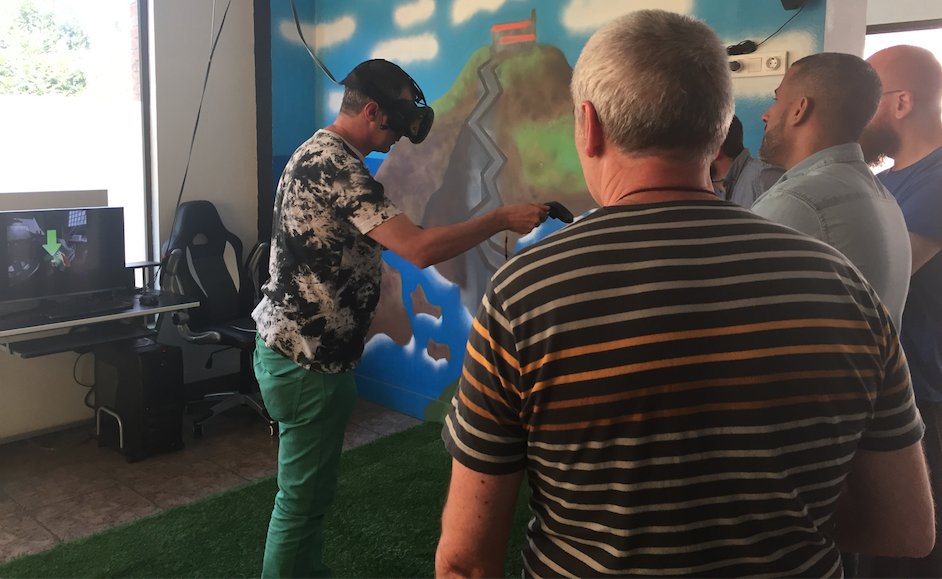 BeitxuStudios's tweet photo. Alumnos de @ArmeriaEskola probando #MachiningVR, nuestro taller de mecanizado en #realidadvirtual. #VR #Industria40 #Mungia #sartutabeitxu https://t.co/2Cp3gY4h8e