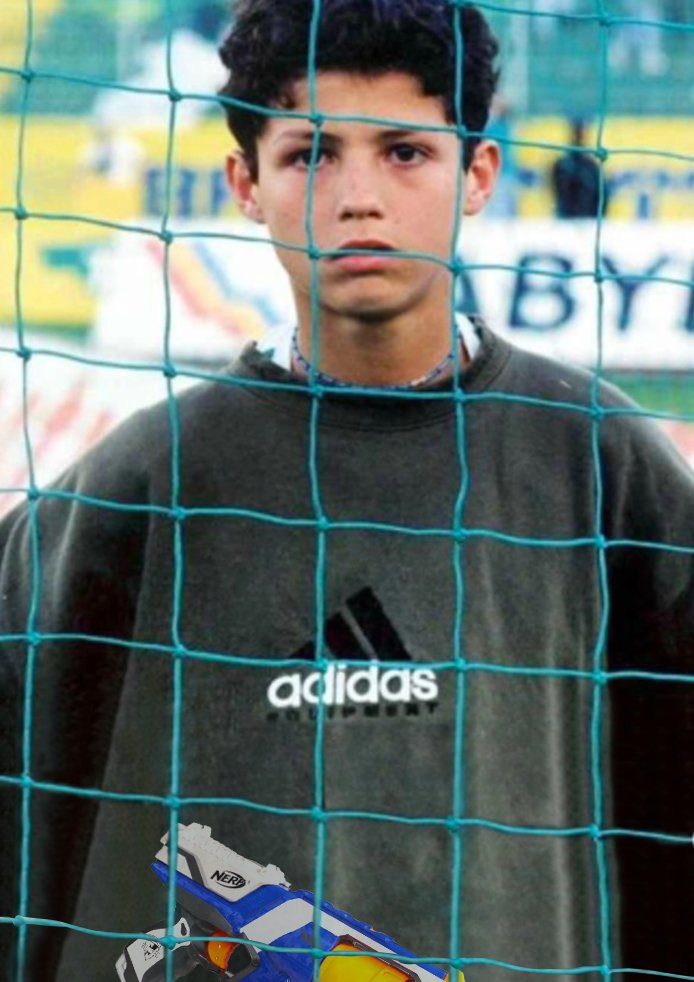 NerfFrance's tweet photo. Alerte fake news, on vient de retrouver la photo originale du petit @Cristiano !
Cheh @Nike @adidas #NerfCestLaChampionsLeague https://t.co/rhxiV08gIX