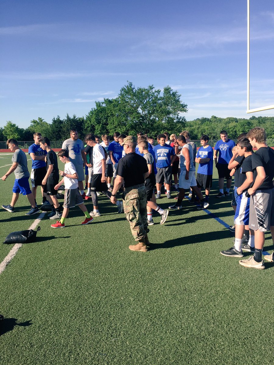 R7_Football's tweet photo. Huge thanks to the Army for coming out & working w/ our young men today. We took a big step forward!#R7Strong https://t.co/D24xnmKG3d