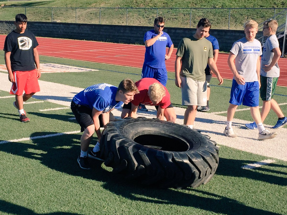 R7_Football's tweet photo. Huge thanks to the Army for coming out & working w/ our young men today. We took a big step forward!#R7Strong https://t.co/D24xnmKG3d