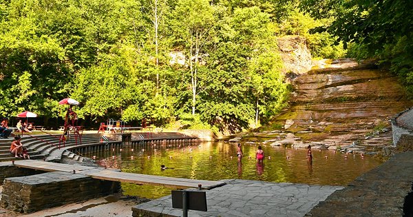 newyorkupstate's tweet photo. 15 #waterfalls in Upstate NY to see in person before you die https://t.co/pEj1YRetx6 #waterfallwednesday https://t.co/pngolFlWch
