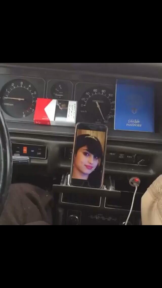 عسى الفولفو اللي قاصـد يشيـل حـدا الخـلان 
يـوصـل ديــاره ثــم يشـتـب طبلـونـه .......💔