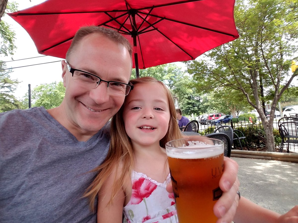 VaporSE's tweet photo. Thank you @NaomiPipes! You made a day off in beautiful NC with my family even better! @MellowMushroom @SamuelAdamsBeer #pouroneforward https://t.co/HCkbTPBTmZ