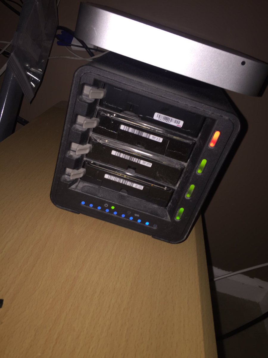 TJRthe9's tweet image. Dear @drobo can I replace my 3TB?  Top to bottom 8TB,3TB,3TB,3TB.  #OutaSpace