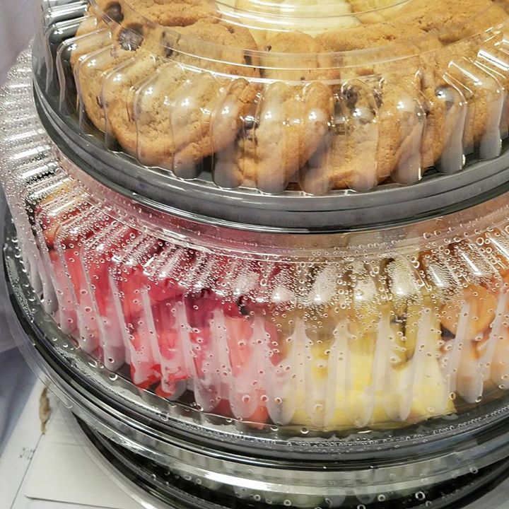 SweetBakes_'s tweet photo. 3rd delivery for the day, on its way out the door. #memphistn #lunchdelivery https://t.co/i2lZnFZNMg https://t.co/iGdy4rayB0