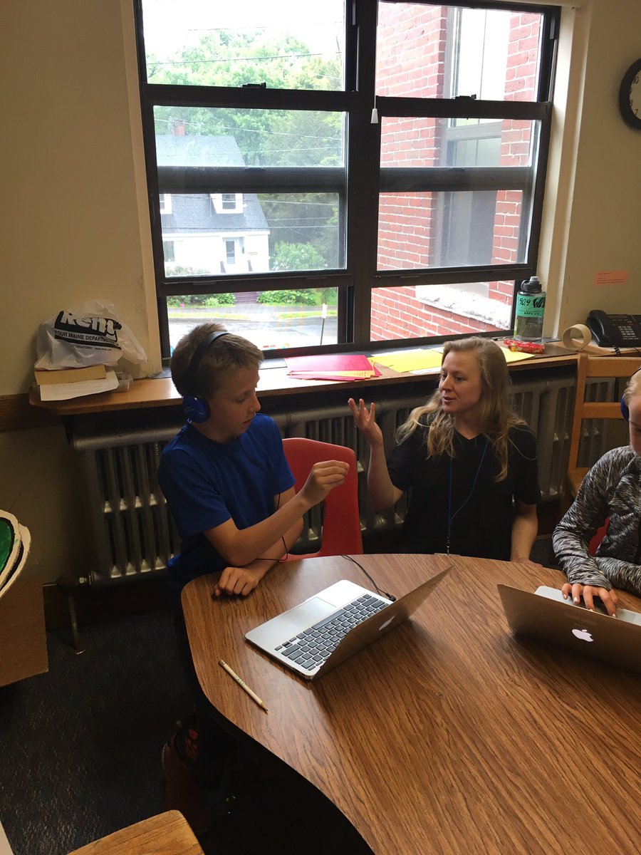 Kelly_Mascolo's tweet photo. TY Karlyn 4 yesterday's support on mentoring @PeaksIslandES 5th graders on becoming sound engineers! #expertsintheclassroom @PORTLANDPUBLIC https://t.co/pvw2KpTkek