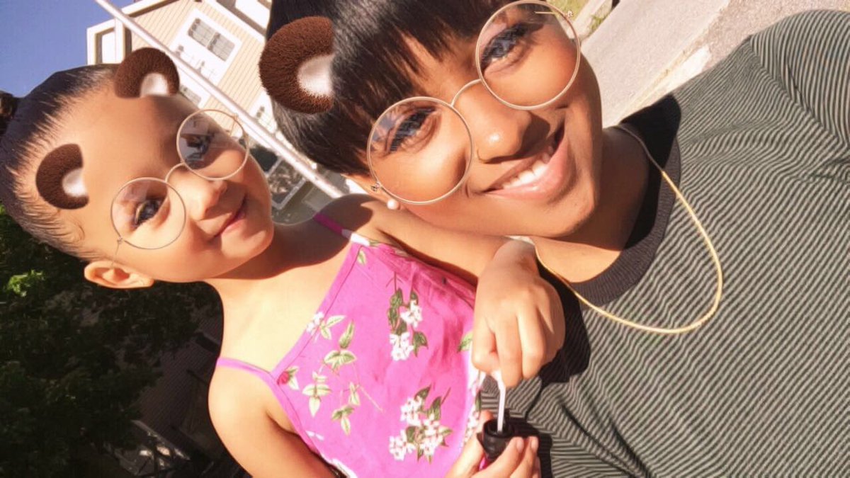 nalaklxo's tweet photo. She get it from her mama✨ https://t.co/R1QNlcGVNW