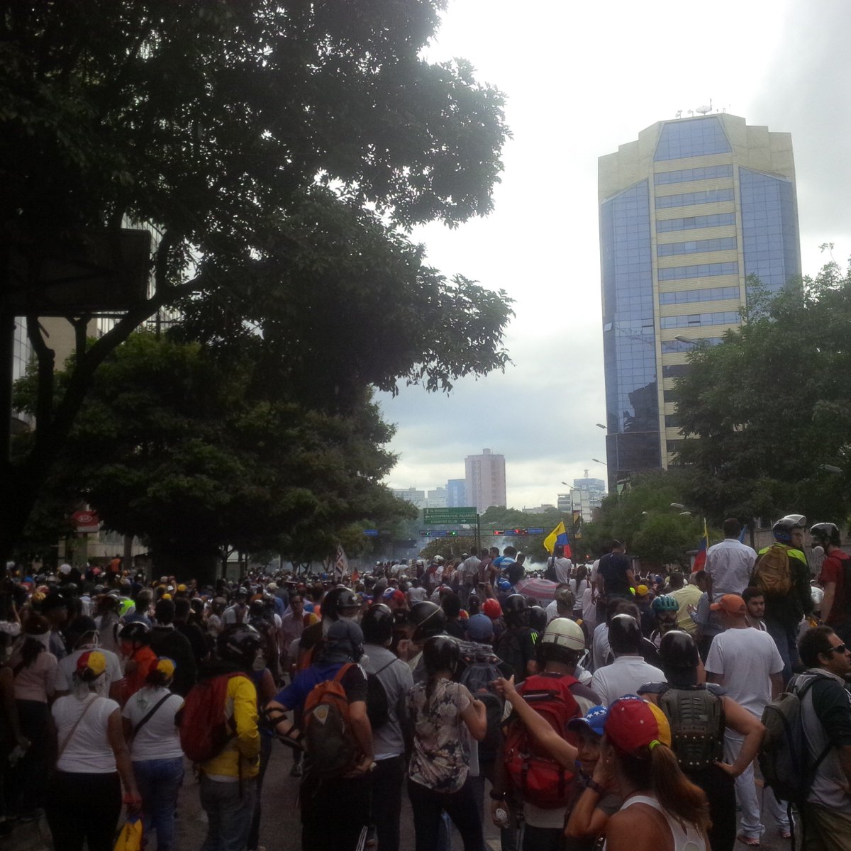 EXCELTISIMO's tweet photo. #7m #chacao vía #chacaito #miranda 2pm @ResistenciaV58 #resistencia @trafficARC https://t.co/XzfOXvrdxK