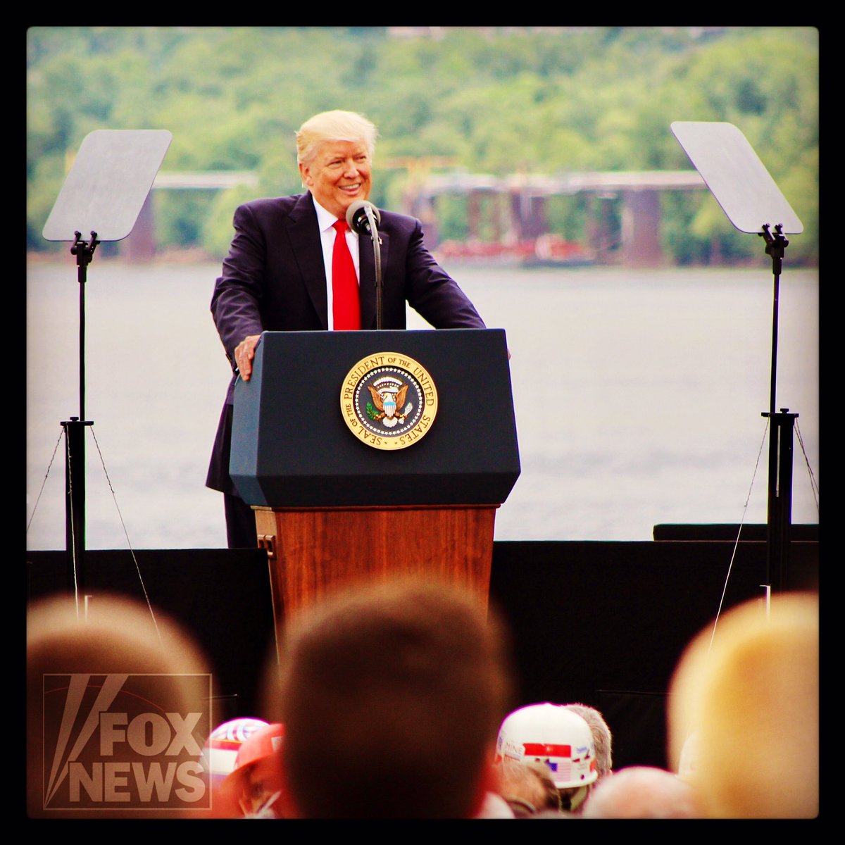 President #DonaldTrump touts $1 trillion infrastructure plan in #Cincinnati. <a href="/FoxNews/">Fox News</a> fxn.ws/2sEt57H