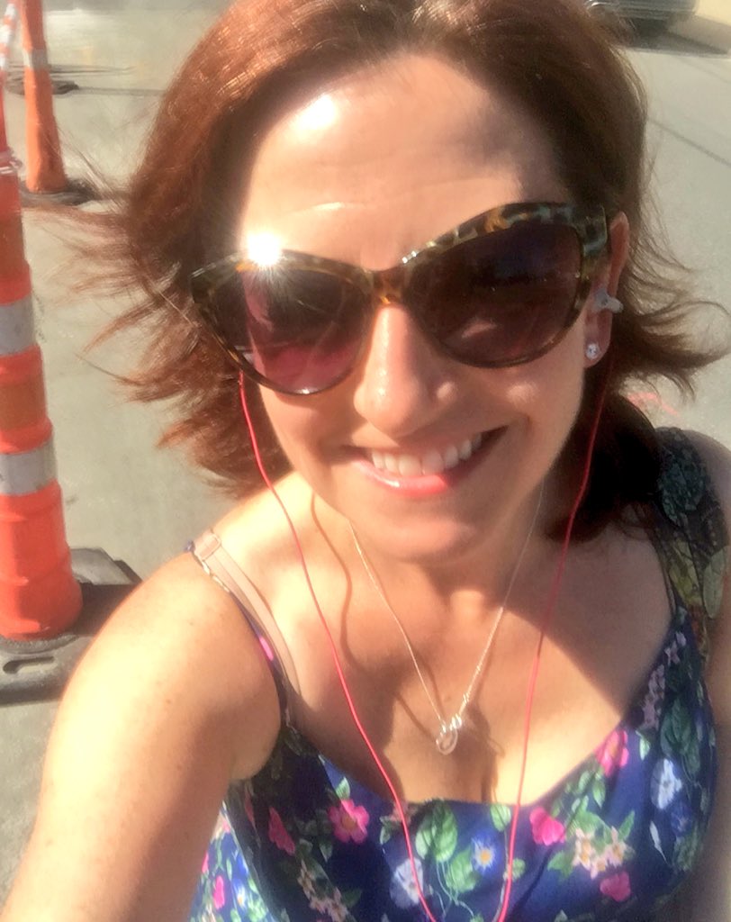 Emjay1028's tweet photo. It's not *quite* #SundressWeather but for now, this'll do! #ViewFromEveningCommute #CrazyHairDontCare #WelcomeBackSunshine #Boston ☀️❤️☀️❤️😏 https://t.co/cZriU2Ppb9