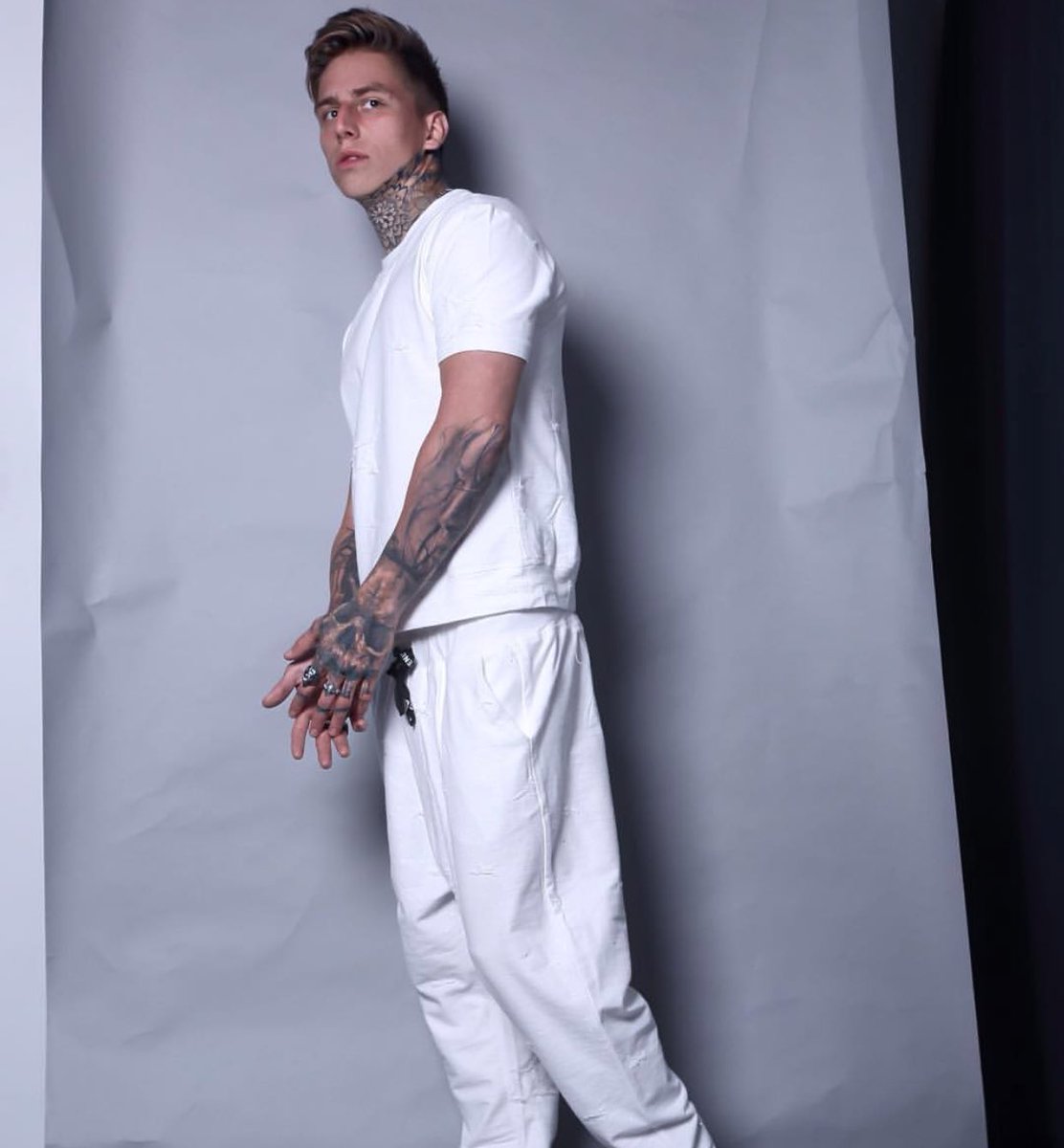AMarzo8's tweet photo. OH YEAH, I model too 👀#malemodle #Tatoo #cuteboy #model #music #singer #PROMO https://t.co/ZOuTnE5xVd