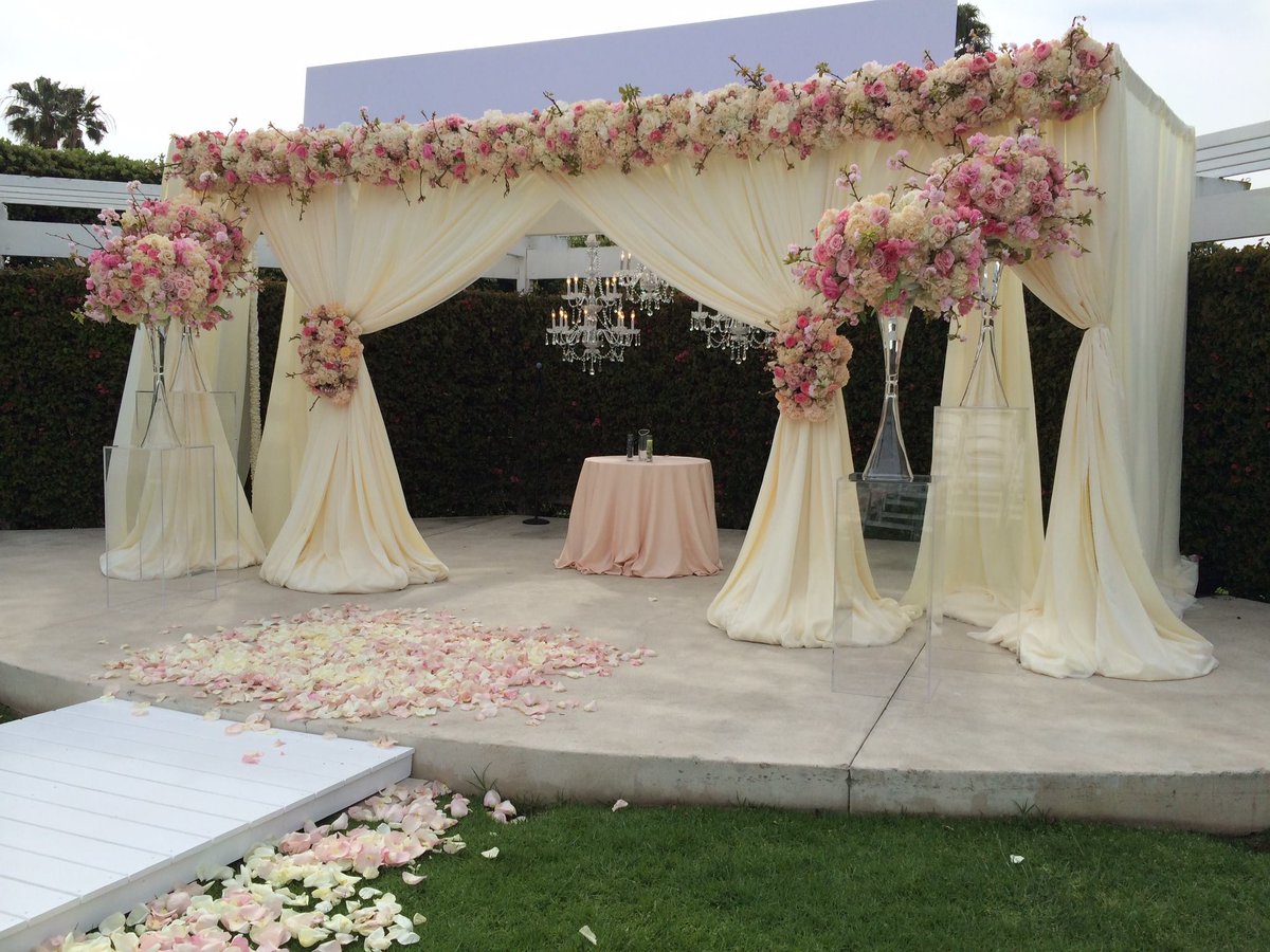 HyattNewport's tweet photo. #wedddingwednesday! At @HyattNewport it's your vision, your day! https://t.co/OoqeUK9813