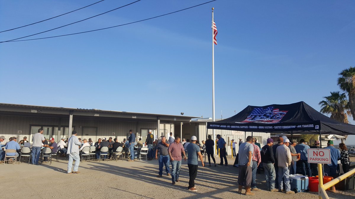 TrinitySafety_'s tweet image. No better way to celebrate safety than by providing breakfast for E&amp;amp;B Natural Resources! #SafeANDSatisfied
