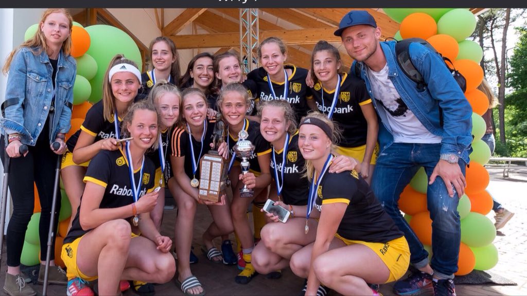 Ons seizoen zit er helaas op! We wensen <a href="/hcrotterdamb1/">HC Rotterdam MB1</a> <a href="/GooischeHC/">Gooische Hockeyclub</a> MB1 <a href="/PushMB1/">BHV Push MB1 '16-'17</a> en <a href="/HockeyWeert/">HV Weert</a> MB1 veel succes in de play-offs!