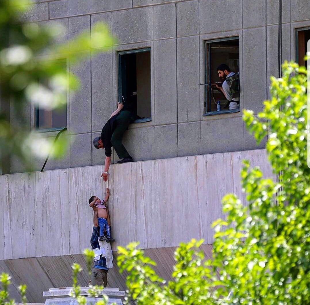 PersianDaily's tweet photo. Terrorism cannot stop love ❤️ #PrayForTehran #PrayForIran https://t.co/7GtDV3WR4J