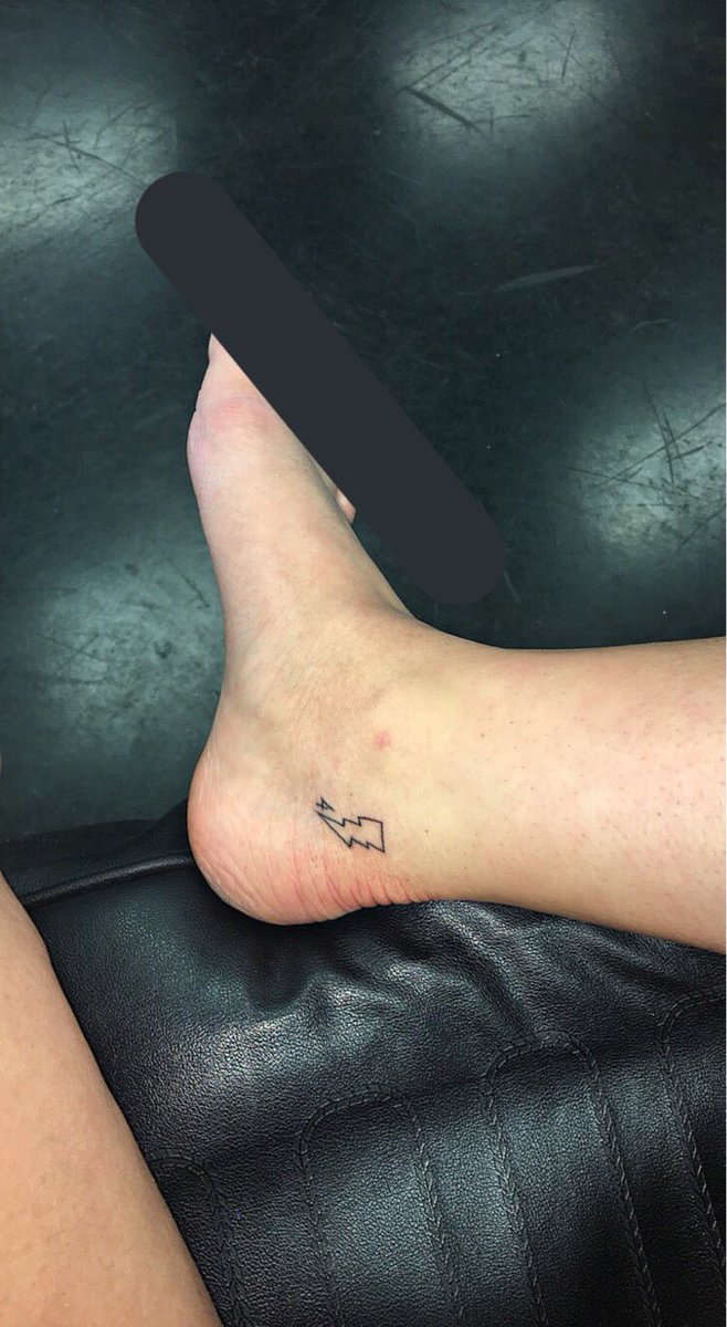 TrahanAbby's tweet photo. Wouldn't go through the pain of an ankle tat for anyone else @mikaylafocht ⚡️❤️👼🏻 Go Flash!!! #PlayForFour https://t.co/QDllLQ9IiE