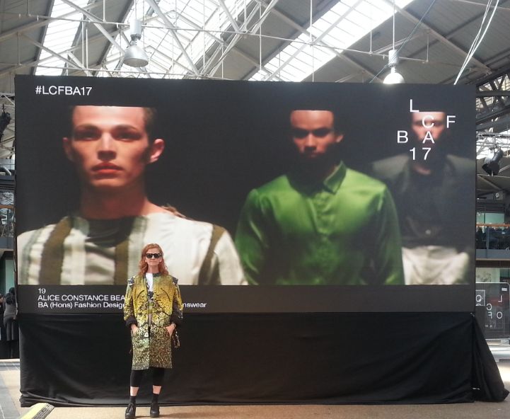 ButtonBeata's tweet photo. London College off Fashion 
#londoncollegeoffashion 
#lcfba17 
#lcf https://t.co/PkmrbVtmt2