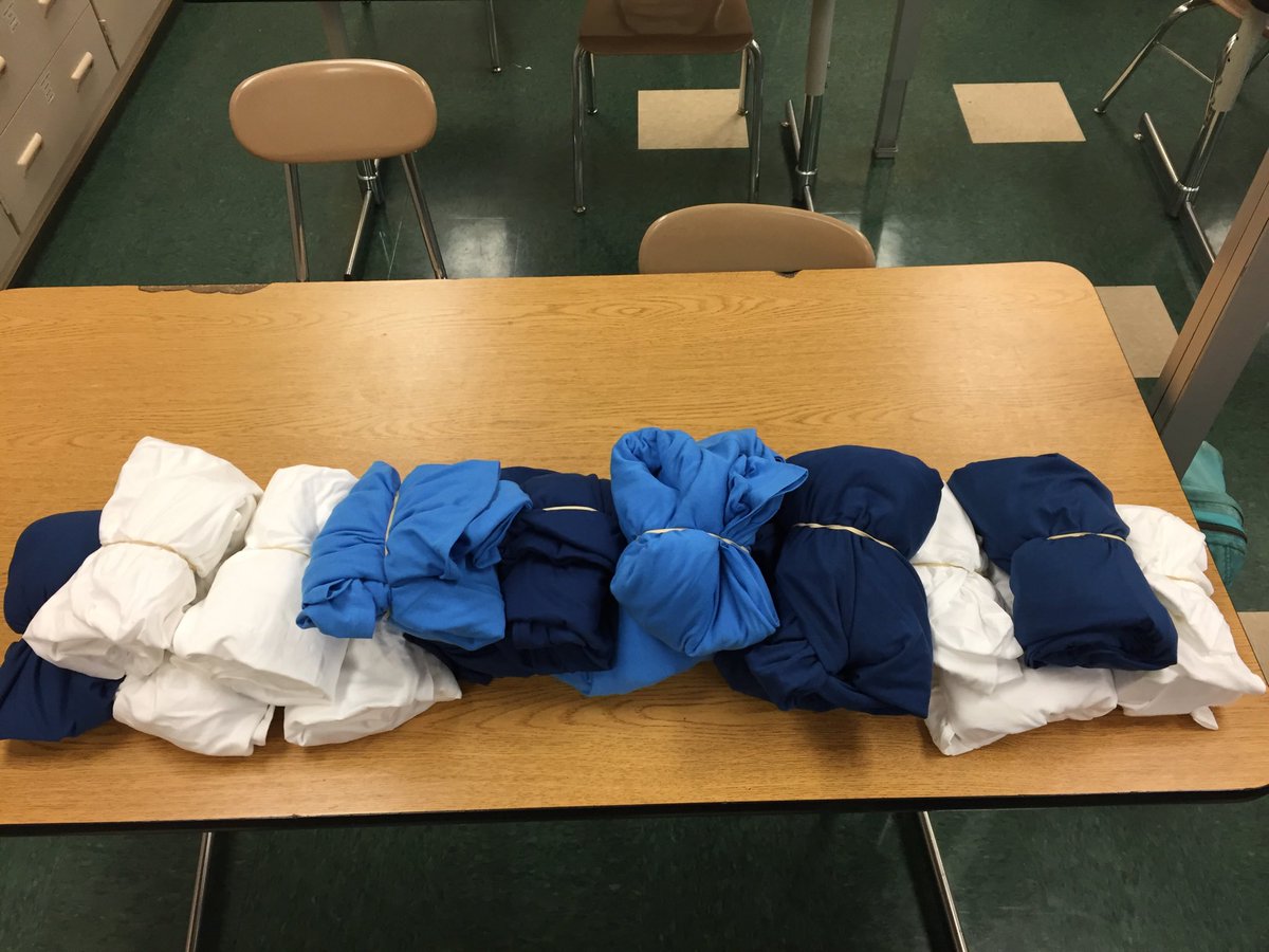 pmhsfccla's tweet photo. Packaging shirts for water street rescue mission filled with lots of goodies! ❤️#pmfccla https://t.co/p5h1yoTrfE