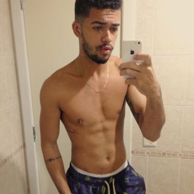 falanony's tweet photo. #NovaFotoDoPerfil https://t.co/qU0rPkd3aG