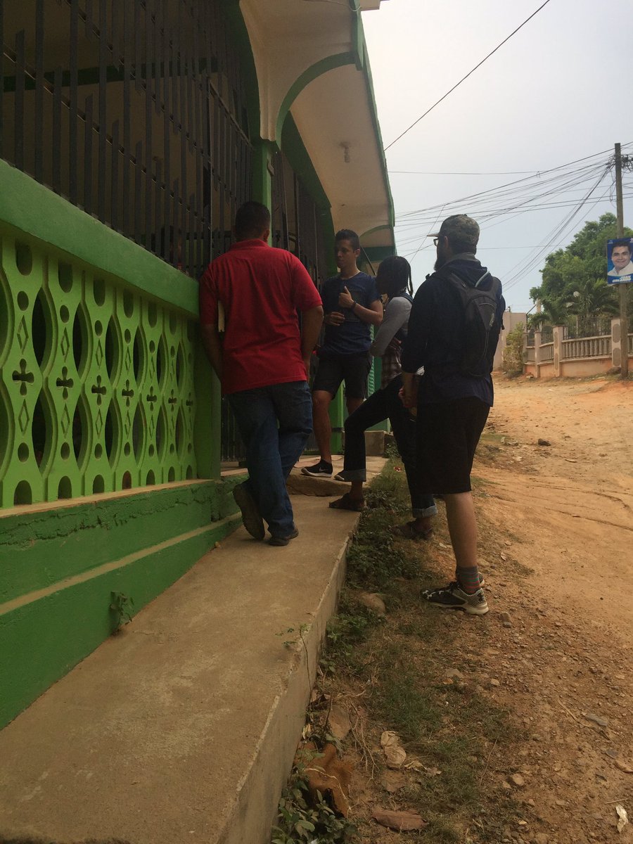 HondurasFBCI's tweet photo. Pray for our team as we go door to door this afternoon! Pray for courage to say what the spirit leads #JesusIsBetterThanStrangeGringos https://t.co/HY40rQPmd3