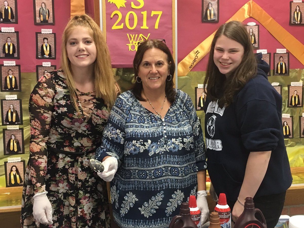 ski626's tweet photo. Thank you @pvhs_c18 for the icecream! @Classof17_PVHS @abookforfrances @PVHSsciresearch https://t.co/3k02WUtuEE