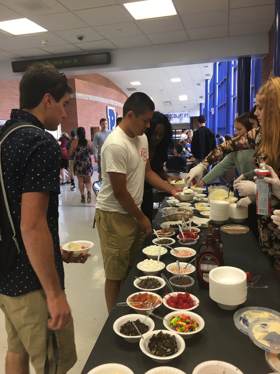 ski626's tweet photo. Thank you @pvhs_c18 for the icecream! @Classof17_PVHS @abookforfrances @PVHSsciresearch https://t.co/3k02WUtuEE
